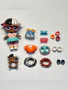 L.O.L. Surprise! Baby Next Door & Lil Sister Family Set + Accessories